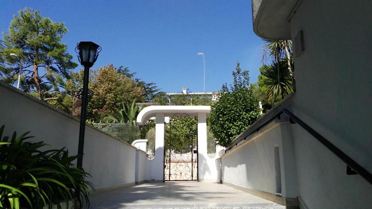 Villa Mary - Apartments Trani Eksteriør bilde